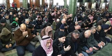 العضايلة يشارك المصلين في “الفجر العظيم”