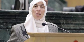 “العربية المفتوحة” تمنع طهبوب من العودة للتدريس فيها بسبب “توجهها السياسي”