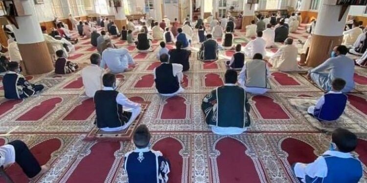 مذكرة من “العمل الإسلامي” تطالب وزارة “الأوقاف” بالعودة عن إجراءات التباعد في المساجد