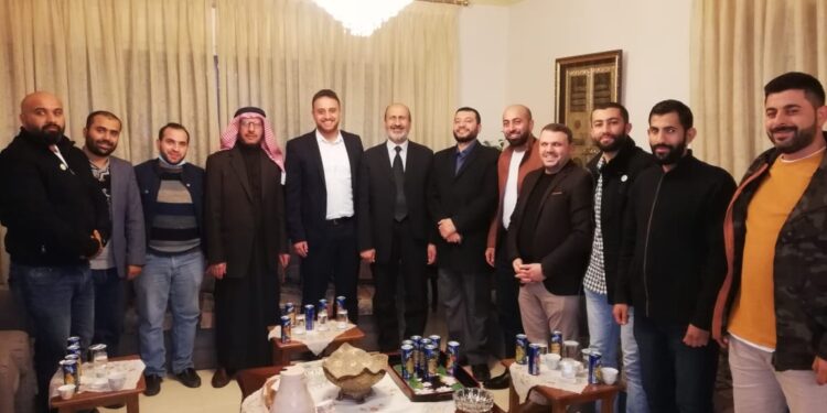 وفد من قيادة ” العمل الإسلامي” يزور الشباب المفرج عنهم من معتقلي الفعاليات الرافضة للتطبيع ( صور)