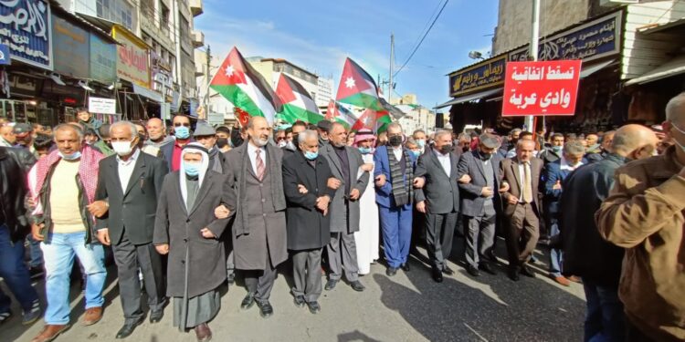 مسيرة حاشدة رفضاً لاتفاقية التطبيع….العضايلة: يجب محاسبة كل من يسيء لقضية الأسرى
