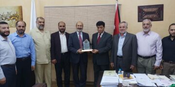 “العمل الإسلامي” يكرم الأكاديمي الدكتور عبد الخالق الختاتنة تقديراً لموقفه الرافض للتطبيع