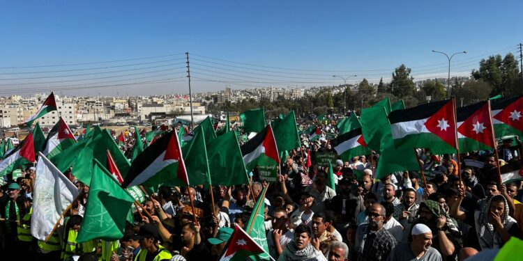 حشود كبيرة في فعالية الحركة الإسلامية بالزهور مناصرة للمقاومة ورفضاً لمجازر الاحتلال في قطاع غزة