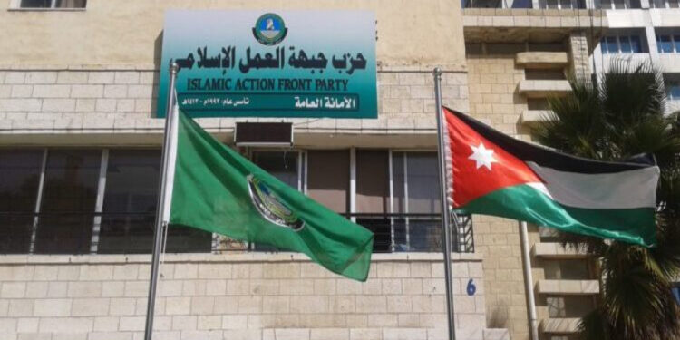 رئيس الوزراء الأسبق طاهر المصري يزور “العمل الإسلامي” للتهنئة بفوزه في الانتخابات